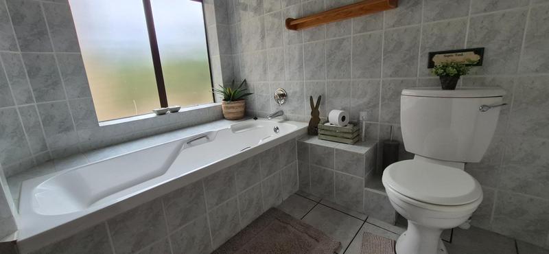 To Let 4 Bedroom Property for Rent in Hersham Western Cape